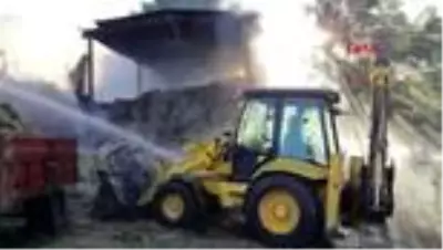 KOCAELİ 3 bin balya saman yandı KOCAELİ 3 bin balya saman yandı
