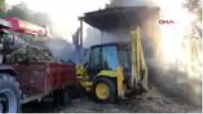 KOCAELİ 3 bin balya saman yandı KOCAELİ 3 bin balya saman yandı