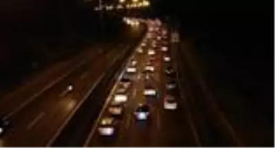 Kocaeli TEM Otoyolu'nda bayram trafiği sürüyor Kocaeli TEM Otoyolu'nda bayram trafiği sürüyor
