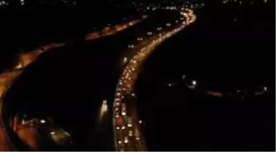 Kocaeli TEM Otoyolu'nda bayram trafiği sürüyor Kocaeli TEM Otoyolu'nda bayram trafiği sürüyor