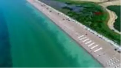 Konya Ovası'nın denizi olan Beyşehir Gölü'ndeki plaja bayram ilgisi Konya Ovası'nın denizi olan Beyşehir Gölü'ndeki plaja bayram ilgisi