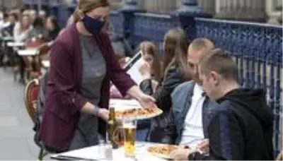 Koronavirüs: İngiltere'de haftada 3 gün lokantalarda hesabın yarısını devlet ödeyecek Koronavirüs: İngiltere'de haftada 3 gün lokantalarda hesabın yarısını devlet ödeyecek
