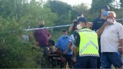 Son dakika haberi... Köy yolunda kontrolden çıkan traktör şarampole devrildi: 1 ölü, 1 yaralı Son dakika haberi... Köy yolunda kontrolden çıkan traktör şarampole devrildi: 1 ölü, 1 yaralı