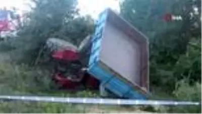 Son dakika haberi... Köy yolunda kontrolden çıkan traktör şarampole devrildi: 1 ölü, 1 yaralı Son dakika haberi... Köy yolunda kontrolden çıkan traktör şarampole devrildi: 1 ölü, 1 yaralı