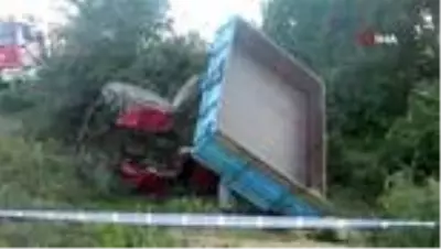 Son dakika haberi... Köy yolunda kontrolden çıkan traktör şarampole devrildi: 1 ölü, 1 yaralı Son dakika haberi... Köy yolunda kontrolden çıkan traktör şarampole devrildi: 1 ölü, 1 yaralı