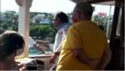 MUĞLA Ceza kesmek isteyen Sahil Güvenlik'e direnen tur teknesi kaptanına gözaltı MUĞLA Ceza kesmek isteyen Sahil Güvenlik'e direnen tur teknesi kaptanına gözaltı