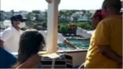 MUĞLA Ceza kesmek isteyen Sahil Güvenlik'e direnen tur teknesi kaptanına gözaltı MUĞLA Ceza kesmek isteyen Sahil Güvenlik'e direnen tur teknesi kaptanına gözaltı
