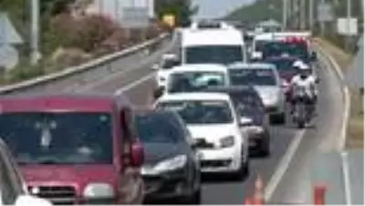 Muğla'da 5 kilometrelik araç kuyruğu Muğla'da 5 kilometrelik araç kuyruğu
