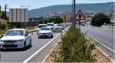 Muğla'da 5 kilometrelik araç kuyruğu Muğla'da 5 kilometrelik araç kuyruğu
