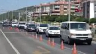 Muğla'da 5 kilometrelik araç kuyruğu Muğla'da 5 kilometrelik araç kuyruğu
