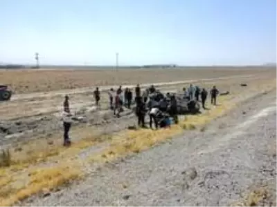 Otomobil takla attı: 3 yaralı Otomobil takla attı: 3 yaralı
