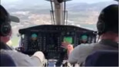 Pakdemirli, Menderes'teki orman yangınını havadan inceledi Pakdemirli, Menderes'teki orman yangınını havadan inceledi