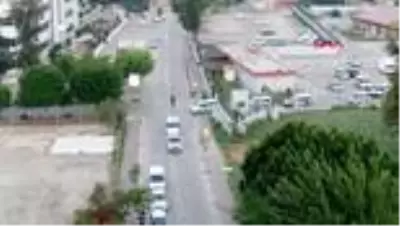 Çete operasyonuna çatıdaki polis memurunun bayrak hassasiyeti damga vurdu Çete operasyonuna çatıdaki polis memurunun bayrak hassasiyeti damga vurdu