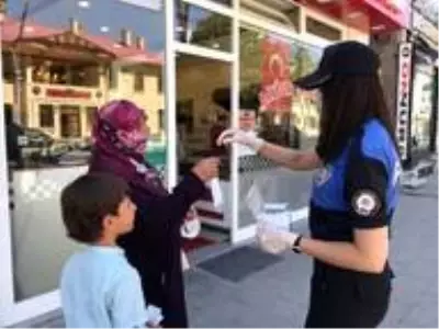 Son dakika haber! Polisten vatandaşlara maske Son dakika haber! Polisten vatandaşlara maske