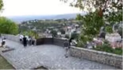 Safranbolu'ya bayramda turist yağdı, esnafın yüzü güldü Safranbolu'ya bayramda turist yağdı, esnafın yüzü güldü