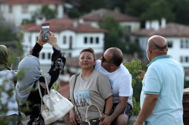 Safranbolu'ya bayramda turist yağdı, esnafın yüzü güldü