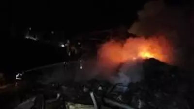Samsun'da geri dönüşüm istasyonunda yangın Samsun'da geri dönüşüm istasyonunda yangın