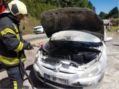Seyir halindeki otomobil alev aldı Seyir halindeki otomobil alev aldı