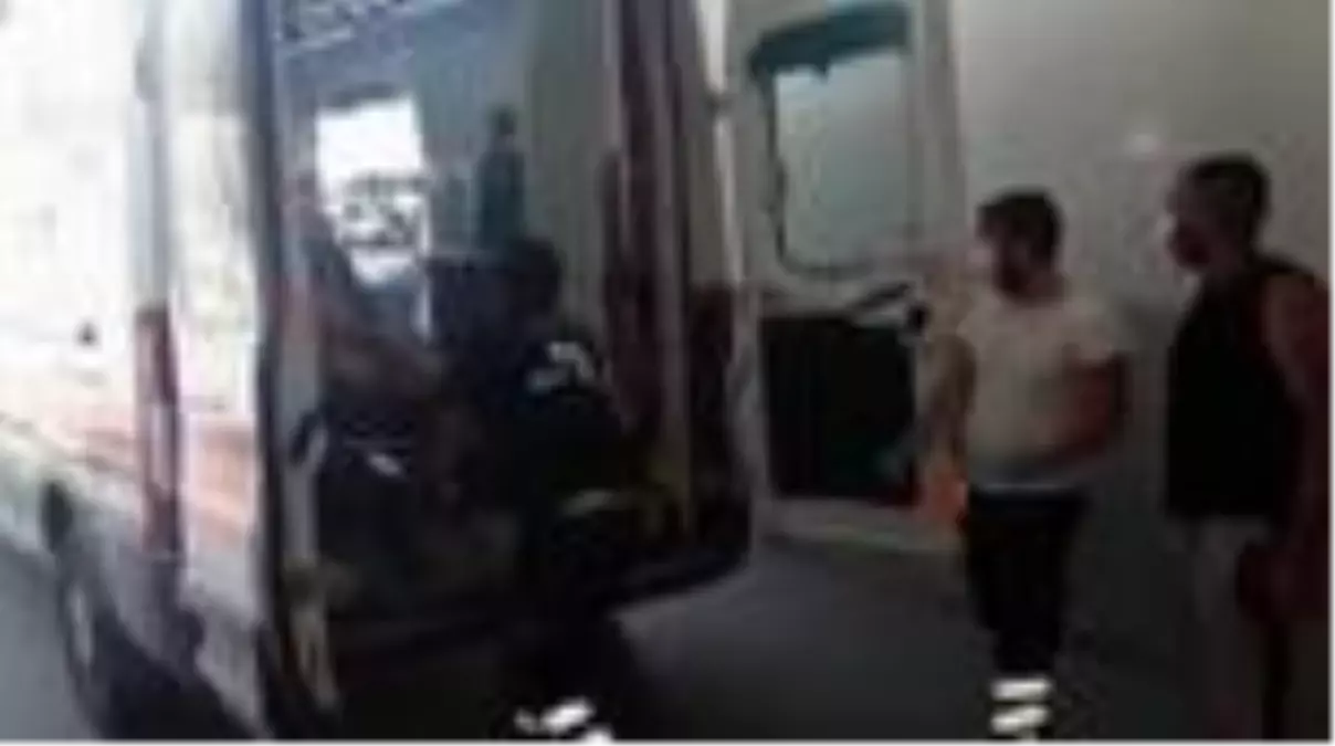 Silahlı saldırıya uğrayan baba ve oğlu yaralandı