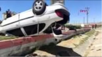 Sivas'ta 3 kişinin yaralandığı kaza güvenlik kamerasında Sivas'ta 3 kişinin yaralandığı kaza güvenlik kamerasında