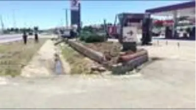 Sivas'ta 3 kişinin yaralandığı kaza güvenlik kamerasında Sivas'ta 3 kişinin yaralandığı kaza güvenlik kamerasında