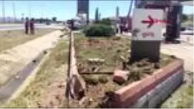 Sivas'ta 3 kişinin yaralandığı kaza güvenlik kamerasında Sivas'ta 3 kişinin yaralandığı kaza güvenlik kamerasında