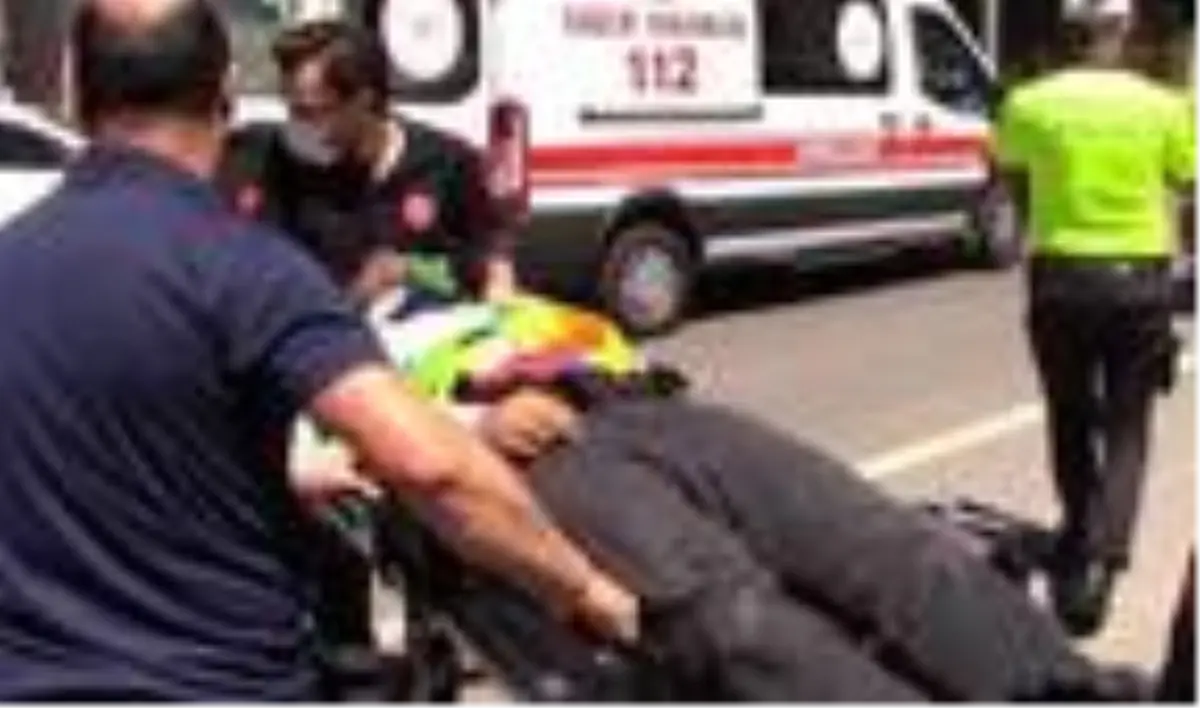 Sivas'ta halk otobüsü ile kamyon çarpıştı; sürücüler yaralı