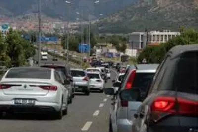 Tatilcilerin dönüş çilesi başladı Tatilcilerin dönüş çilesi başladı