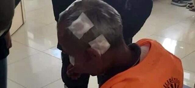 Temizlik görevlisi, uyardığı grup tarafından feci şekilde dövüldü Temizlik görevlisi, uyardığı grup tarafından feci şekilde dövüldü