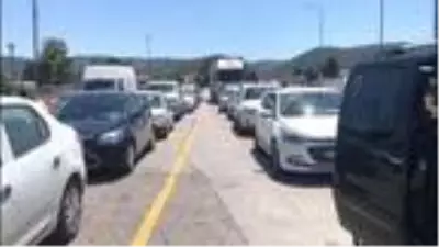 Topçular Feribot İskelesi'nde dönüş yoğunluğu Topçular Feribot İskelesi'nde dönüş yoğunluğu