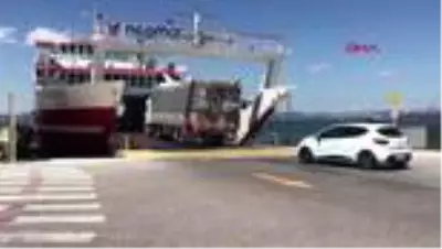 Topçular Feribot İskelesi'nde dönüş yoğunluğu Topçular Feribot İskelesi'nde dönüş yoğunluğu