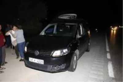 Son dakika... Yolun karşısına geçmek isterken canından oluyordu Son dakika... Yolun karşısına geçmek isterken canından oluyordu