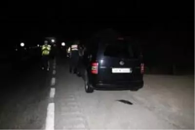 Son dakika... Yolun karşısına geçmek isterken canından oluyordu Son dakika... Yolun karşısına geçmek isterken canından oluyordu