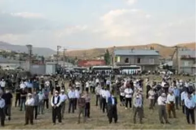 Son dakika haberi: Yüksekova'daki kazada ölenler gözyaşları arasında toprağa verildi Son dakika haberi: Yüksekova'daki kazada ölenler gözyaşları arasında toprağa verildi