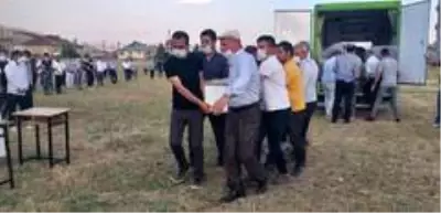 Yüksekova'daki trafik kazasında ölenler için tören düzenlendi Yüksekova'daki trafik kazasında ölenler için tören düzenlendi