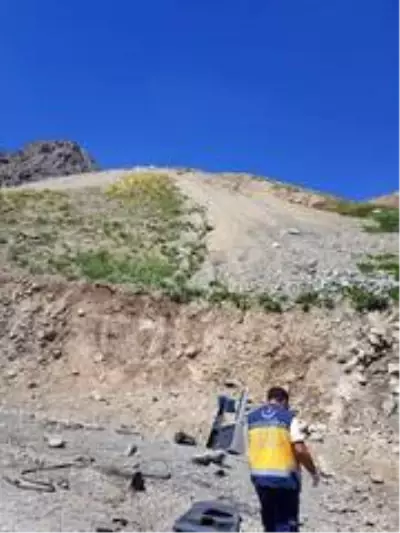 Yüksekova'daki trafik kazasında ölenlerin isimleri belirlendi Yüksekova'daki trafik kazasında ölenlerin isimleri belirlendi