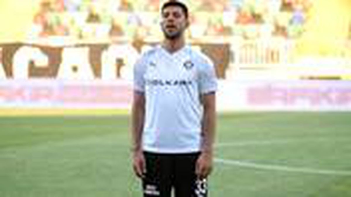 Altay forması giyen Cenk Özkaçar, Lyon'la sözleşme imzalamak için Fransa'ya gitti