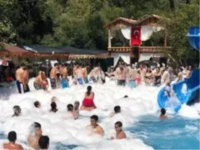 Antalyalı turizmciler ikinci bayramını yaşamak için Rus turistleri bekliyor Antalyalı turizmciler ikinci bayramını yaşamak için Rus turistleri bekliyor