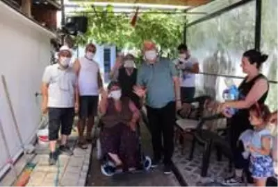 Başkan Rasim Yüksel'den, Sebile Teyze'ye bayram hediyesi Başkan Rasim Yüksel'den, Sebile Teyze'ye bayram hediyesi