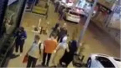 Saksıdaki fesleğeni çaktırmadan çaldığını düşünen kadın, anbean görüntülendi Saksıdaki fesleğeni çaktırmadan çaldığını düşünen kadın, anbean görüntülendi