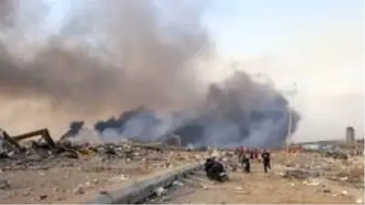 Beyrut'ta havai fişek deposunda şiddetli patlama Beyrut'ta havai fişek deposunda şiddetli patlama