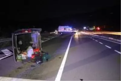 Son Dakika | Bolu'da otomobile çarpan hafif ticari araç takla attı: 3 yaralı Son Dakika | Bolu'da otomobile çarpan hafif ticari araç takla attı: 3 yaralı