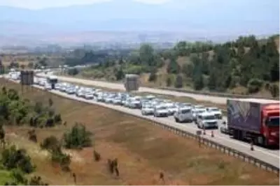 Bolu Dağı Tüneli'nden bayram tatili boyunca 621 bin 736 araç geçti Bolu Dağı Tüneli'nden bayram tatili boyunca 621 bin 736 araç geçti