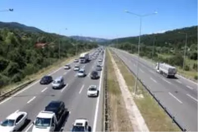 Bolu Dağı Tüneli'nden bayram tatili boyunca 621 bin 736 araç geçti Bolu Dağı Tüneli'nden bayram tatili boyunca 621 bin 736 araç geçti
