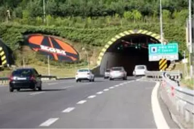 Bolu Dağı Tüneli'nden bayram tatili boyunca 621 bin 736 araç geçti Bolu Dağı Tüneli'nden bayram tatili boyunca 621 bin 736 araç geçti