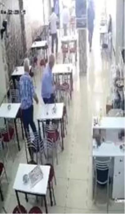 Deprem anı Elazığ'da kameralara yansıdı Deprem anı Elazığ'da kameralara yansıdı