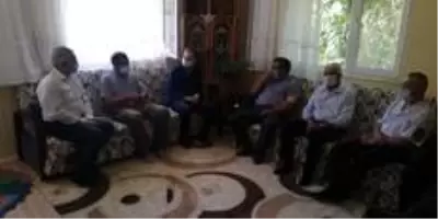 Dumlupınar protokolü şehit ve gazi ailelerini ziyaret etti Dumlupınar protokolü şehit ve gazi ailelerini ziyaret etti