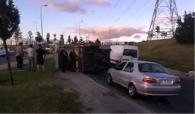 Son dakika haberleri! Esenlerde kargo minibüsü devrildi, sürücü kazayı hafif sıyrıklarla atlattı Son dakika haberleri! Esenlerde kargo minibüsü devrildi, sürücü kazayı hafif sıyrıklarla atlattı