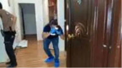 Ev sahibi ile balkonda göz göze gelen hırsız 2'inci kattan atladı Ev sahibi ile balkonda göz göze gelen hırsız 2'inci kattan atladı