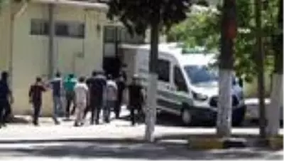 Fırat Nehri'nde boğulan gençlerin cenazeleri ailelerine teslim edildi Fırat Nehri'nde boğulan gençlerin cenazeleri ailelerine teslim edildi